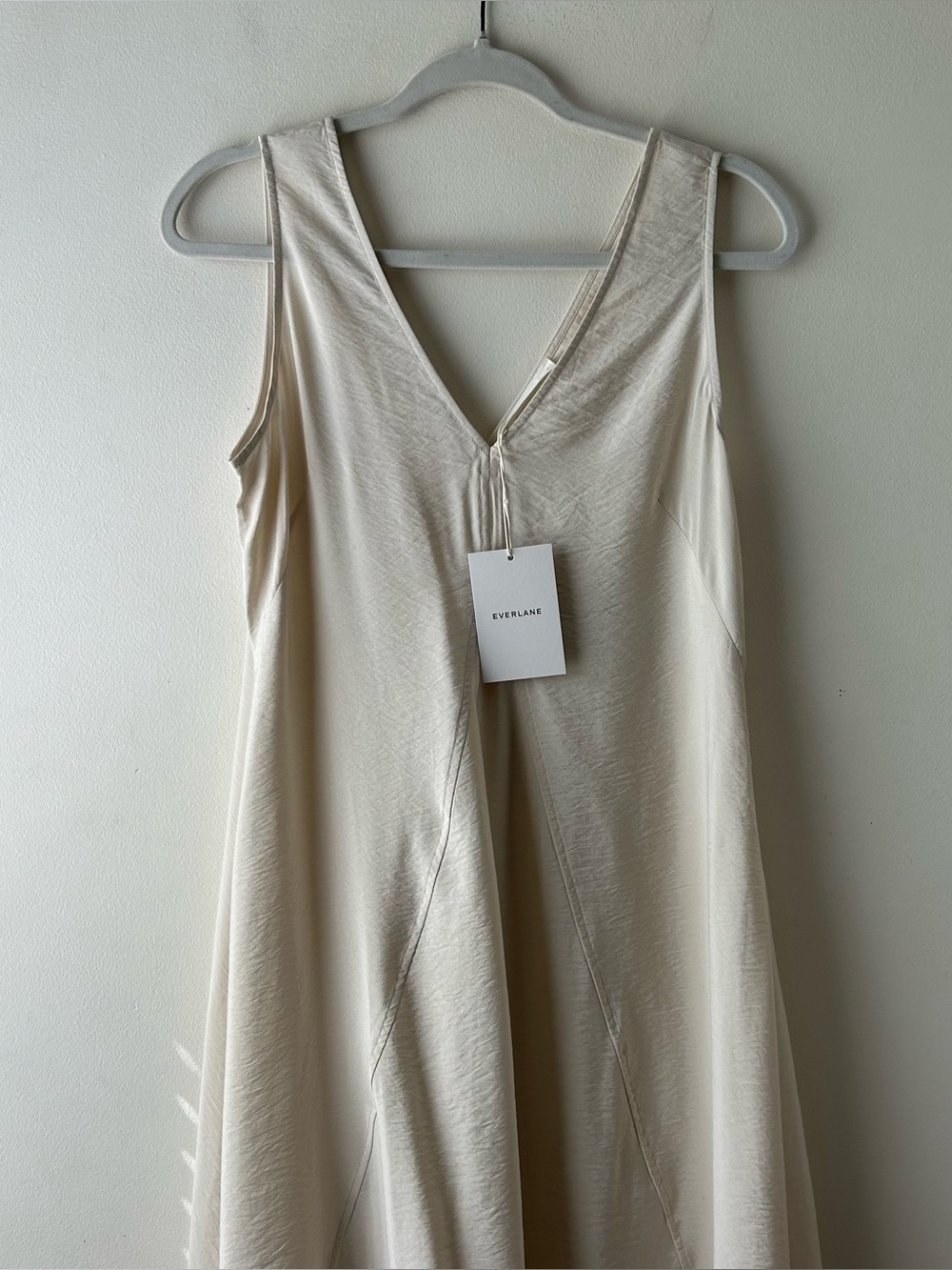 Everlane THE V-NECK DRESS IN SOFTLUXE Sandshell Cream NWT 0 - Picture 7 of 14